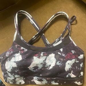 Lululemon sports bra